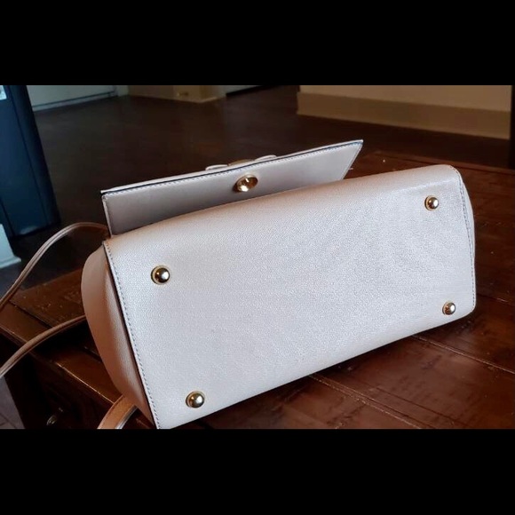 Super cute and spacious cross body baby pink bag - Picture 6 of 7